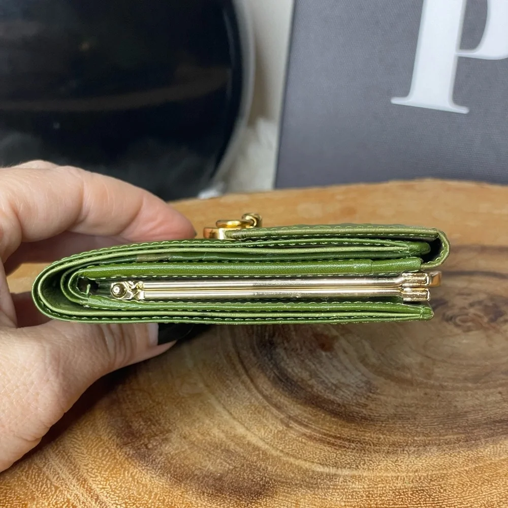 Givenchy Green Leather Wallet with Kisslock - Picture 2 of 10